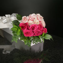 Load image into Gallery viewer,  12 Roses / Boxed / Basic
