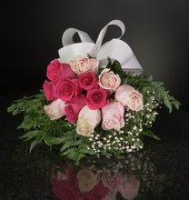 Load image into Gallery viewer,  12 Roses / Hand-Tied / Fancy