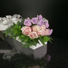 Load image into Gallery viewer,  12 Roses / Boxed / Basic