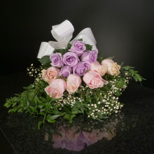 Load image into Gallery viewer,  12 Roses / Hand-Tied / Fancy