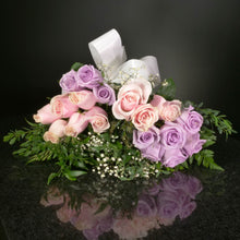 Load image into Gallery viewer,  18 Roses / Hand-Tied / Fancy