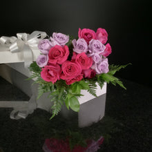 Load image into Gallery viewer,  18 Roses / Boxed / Basic