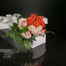 Load image into Gallery viewer,  12 Roses / Boxed / Basic