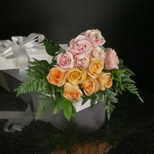 Load image into Gallery viewer,  12 Roses / Boxed / Basic