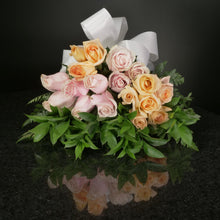 Load image into Gallery viewer,  18 Roses / Hand-Tied / Basic