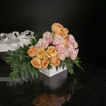 Load image into Gallery viewer,  24 Roses / Boxed / Basic