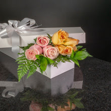 Load image into Gallery viewer,  6 Roses / Boxed / Basic