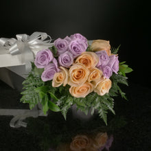 Load image into Gallery viewer,  18 Roses / Boxed / Basic