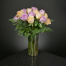 Load image into Gallery viewer,  18 Roses / Vase / Basic