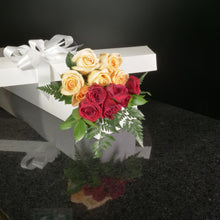 Load image into Gallery viewer,  12 Roses / Boxed / Basic