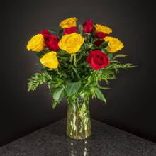 Load image into Gallery viewer,  12 Roses / Vase / Basic