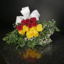 Load image into Gallery viewer,  12 Roses / Hand-Tied / Fancy