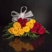 Load image into Gallery viewer,  18 Roses / Hand-Tied / Basic