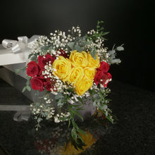 Load image into Gallery viewer,  18 Roses / Boxed / Fancy