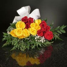 Load image into Gallery viewer,  18 Roses / Hand-Tied / Fancy