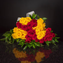 Load image into Gallery viewer,  36 Roses / Hand-Tied / Basic