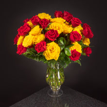 Load image into Gallery viewer,  50 Roses / Vase / Basic
