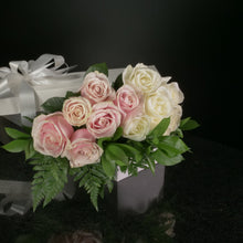 Load image into Gallery viewer,  12 Roses / Boxed / Basic