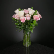 Load image into Gallery viewer,  18 Roses / Vase / Basic