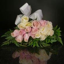 Load image into Gallery viewer,  18 Roses / Hand-Tied / Basic