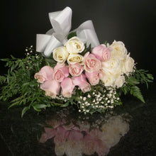 Load image into Gallery viewer,  18 Roses / Hand-Tied / Fancy