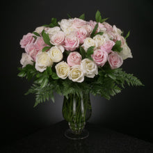 Load image into Gallery viewer,  50 Roses / Vase / Basic