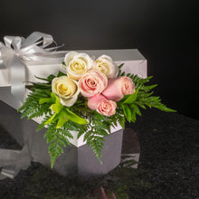 Load image into Gallery viewer,  6 Roses / Boxed / Basic