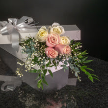 Load image into Gallery viewer,  6 Roses / Boxed / Fancy
