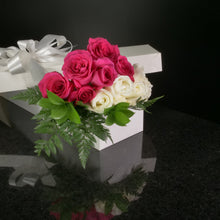 Load image into Gallery viewer,  12 Roses / Boxed / Basic