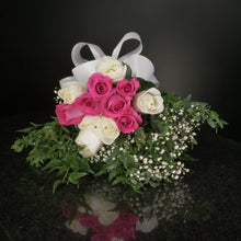 Load image into Gallery viewer,  12 Roses / Hand-Tied / Fancy