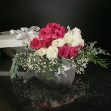 Load image into Gallery viewer,  18 Roses / Boxed / Fancy