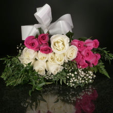 Load image into Gallery viewer,  18 Roses / Hand-Tied / Fancy