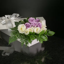 Load image into Gallery viewer,  12 Roses / Boxed / Basic