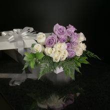 Load image into Gallery viewer,  18 Roses / Boxed / Basic