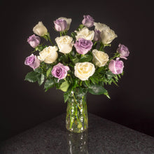 Load image into Gallery viewer,  18 Roses / Vase / Basic