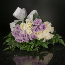 Load image into Gallery viewer,  18 Roses / Hand-Tied / Basic