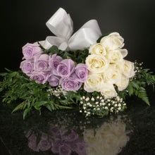 Load image into Gallery viewer,  18 Roses / Hand-Tied / Fancy