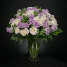Load image into Gallery viewer,  50 Roses / Vase / Basic