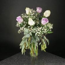 Load image into Gallery viewer,  6 Roses / Vase / Fancy