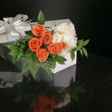 Load image into Gallery viewer,  12 Roses / Boxed / Basic