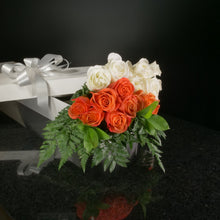 Load image into Gallery viewer,  18 Roses / Boxed / Basic