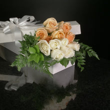 Load image into Gallery viewer,  12 Roses / Boxed / Basic