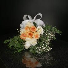 Load image into Gallery viewer,  12 Roses / Hand-Tied / Fancy