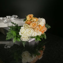 Load image into Gallery viewer,  18 Roses / Boxed / Basic