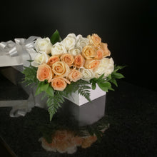Load image into Gallery viewer,  24 Roses / Boxed / Basic