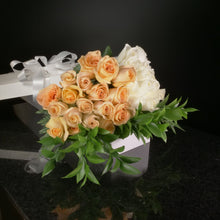 Load image into Gallery viewer,  36 Roses / Boxed / Basic