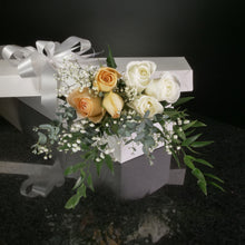 Load image into Gallery viewer,  6 Roses / Boxed / Fancy