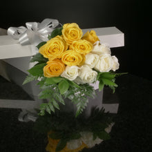 Load image into Gallery viewer,  12 Roses / Boxed / Basic