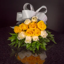 Load image into Gallery viewer,  12 Roses / Hand-Tied / Basic