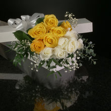 Load image into Gallery viewer,  12 Roses / Boxed / Fancy